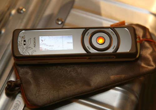 Don't miss this nostalgic collectors item! Nokia 7380 "L'Amour Collection"